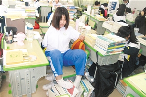 在阳光下奔跑 书写奋斗人生——海口灵山中学无臂女孩自强不息,成为
