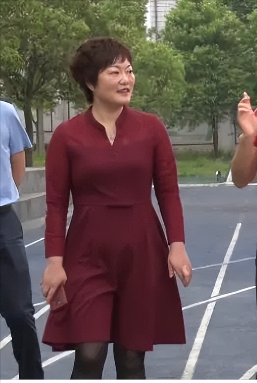 落马美女县长杨艳晖:苦熬21年获历练,履新县长3年被免职