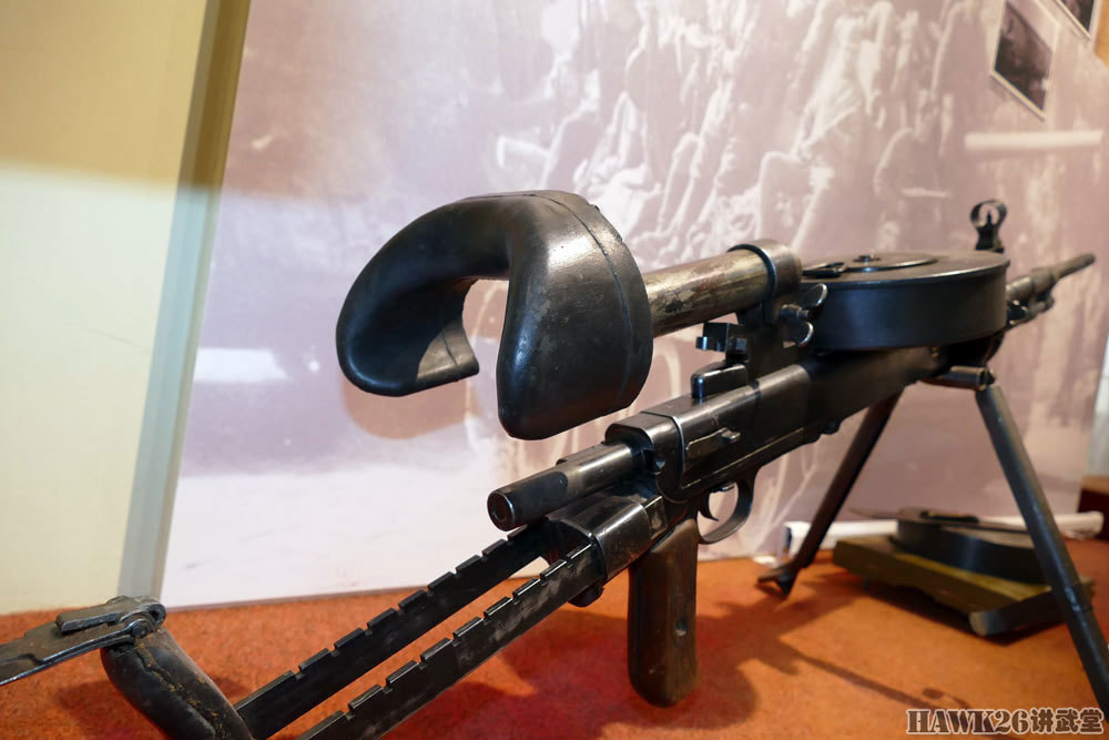 细看:捷格加廖夫dtm坦克机枪 配备瞄准镜 中国55式机枪的原型