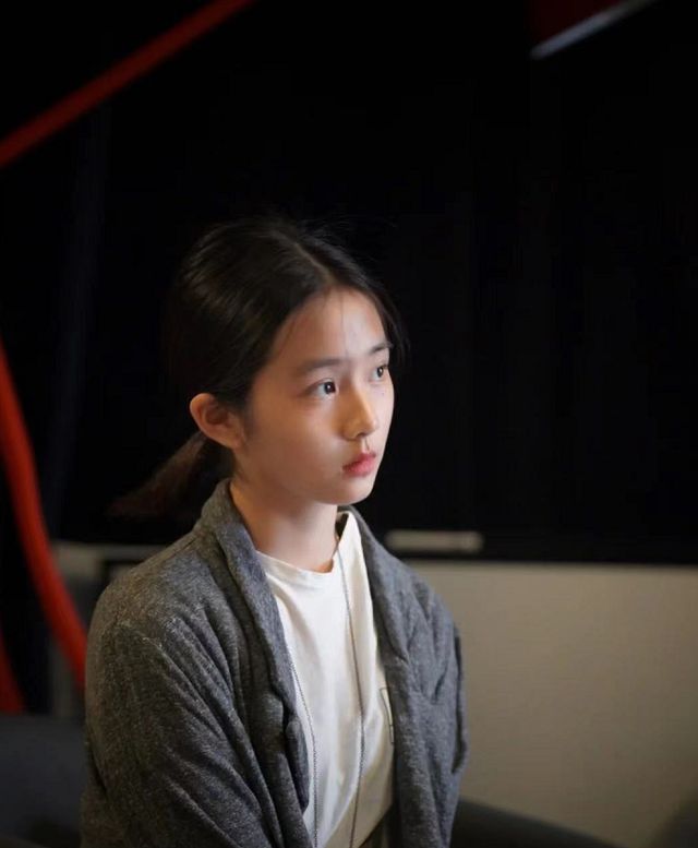 黄磊女儿被曝早恋,学校出面辟谣,称黄多多是好学生