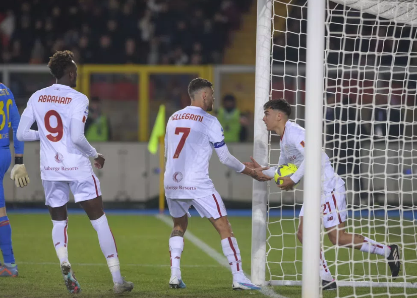 拉齐奥主场0:2输球,罗马客平,与ac米兰积分相同,位列意甲前四