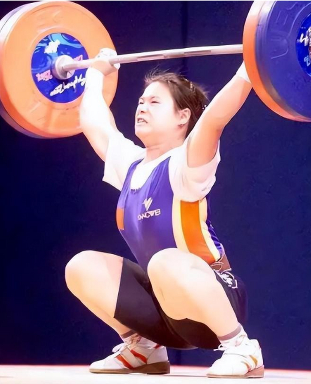 中国奥运会女子举重冠军,以339万卖掉所有金牌,谁知她刚把这笔巨款捐