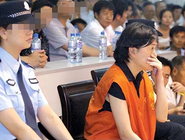 大连"小官巨贪"的孔昊,真不是一般的"好色"!最后被判死刑