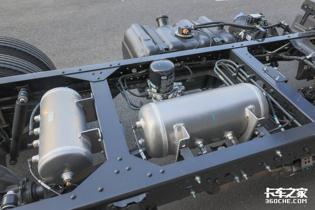 储气筒气压怎么调?卡车气压高低有讲究,事关刹车!