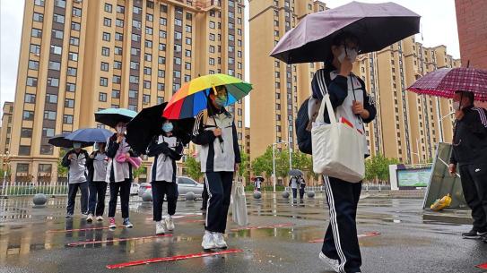 直击大庆四中高三返校复课 | 一个楼层一个班级,文理科错时错峰上课