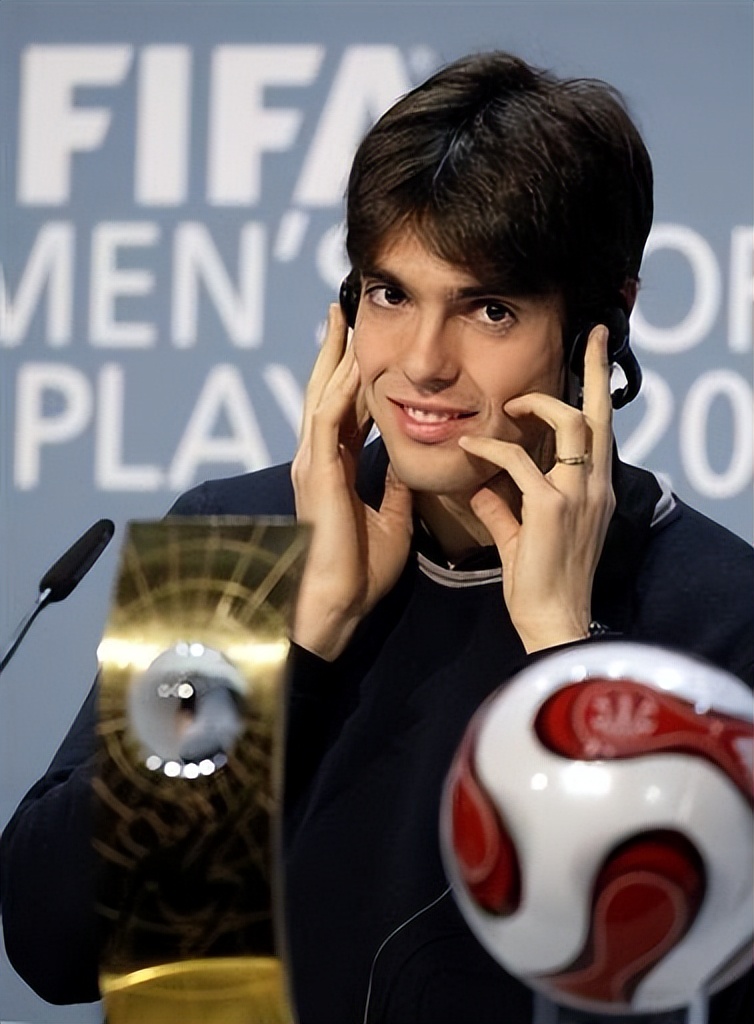 卡卡:曾和梅西一样痴情,跟妻子恩爱10年离婚,二婚娶小13岁超模