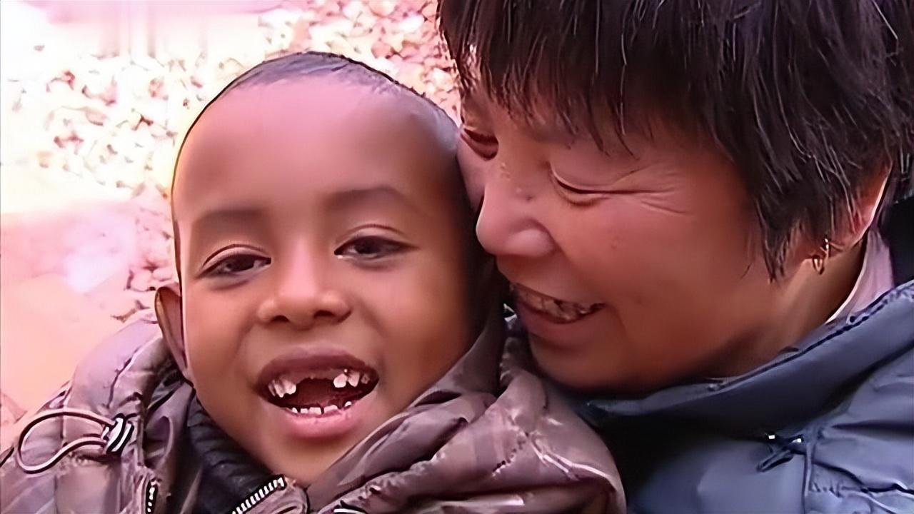 2010年浙江农村奶奶收养黑人小男孩巴比后来过得怎么样