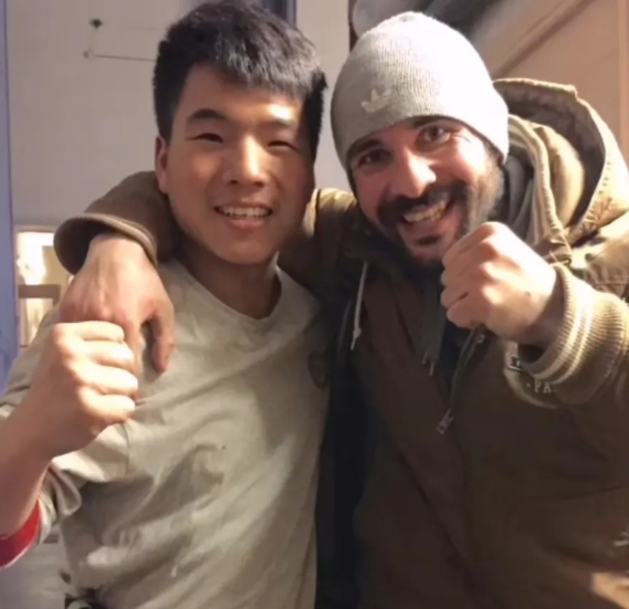 成家班聂荣鑫离开成龙大哥,如今出来自立门户了,却遭到网友质疑