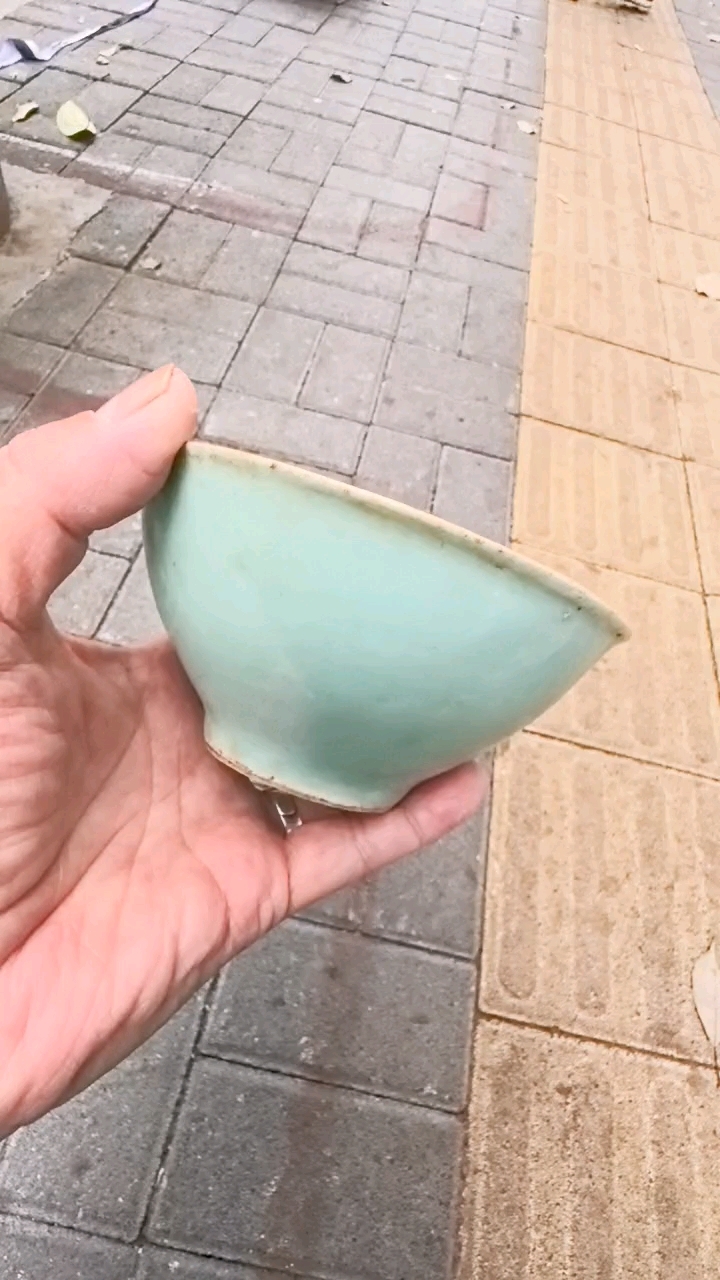 清中期豆青釉小碗