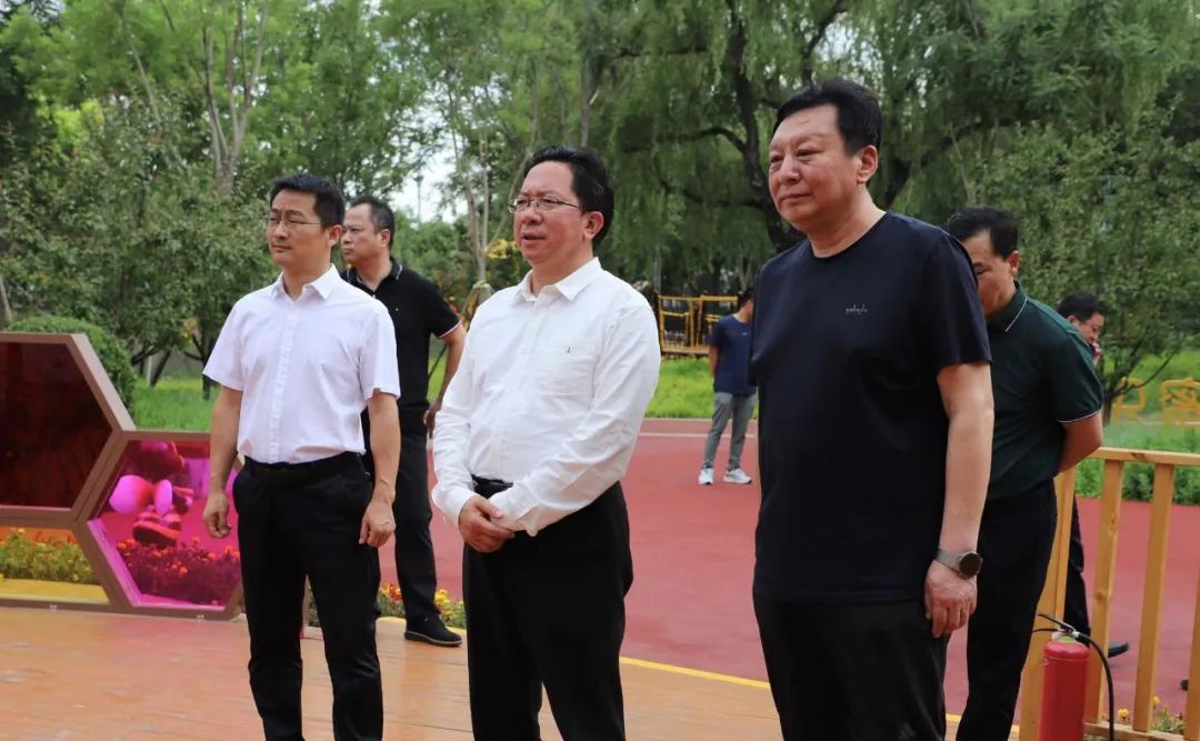 马新明到小蜜蜂主题公园调研