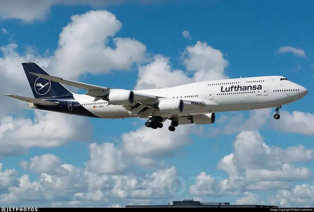 图片欣赏:德国汉莎航空的波音747-830