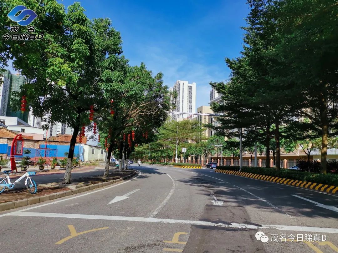 最新!茂名榕园转盘装红绿灯,夜市门楼拆除