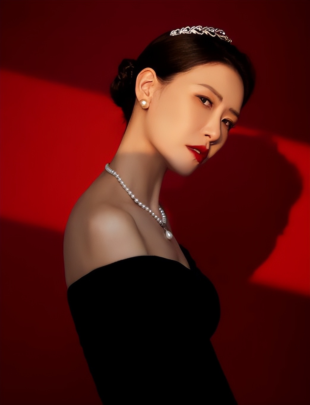 女篮许诺近况:退役后越来越美,既是网红也是老师,36岁单身不急