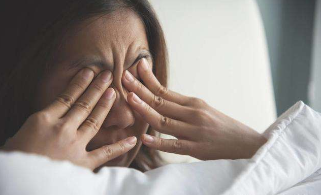 上班族用眼过度,眼睛易疲劳,不妨多吃4种明目食物,护眼又营养