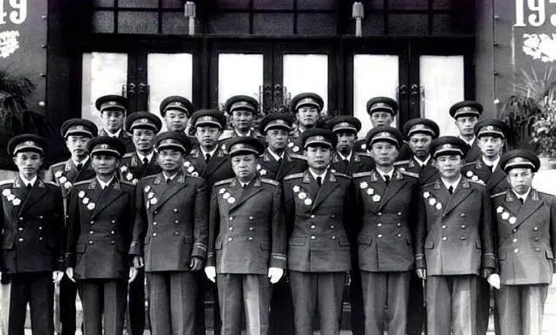 红军老将刘子奇,参军20年未升职,55年评定军衔成为大问题