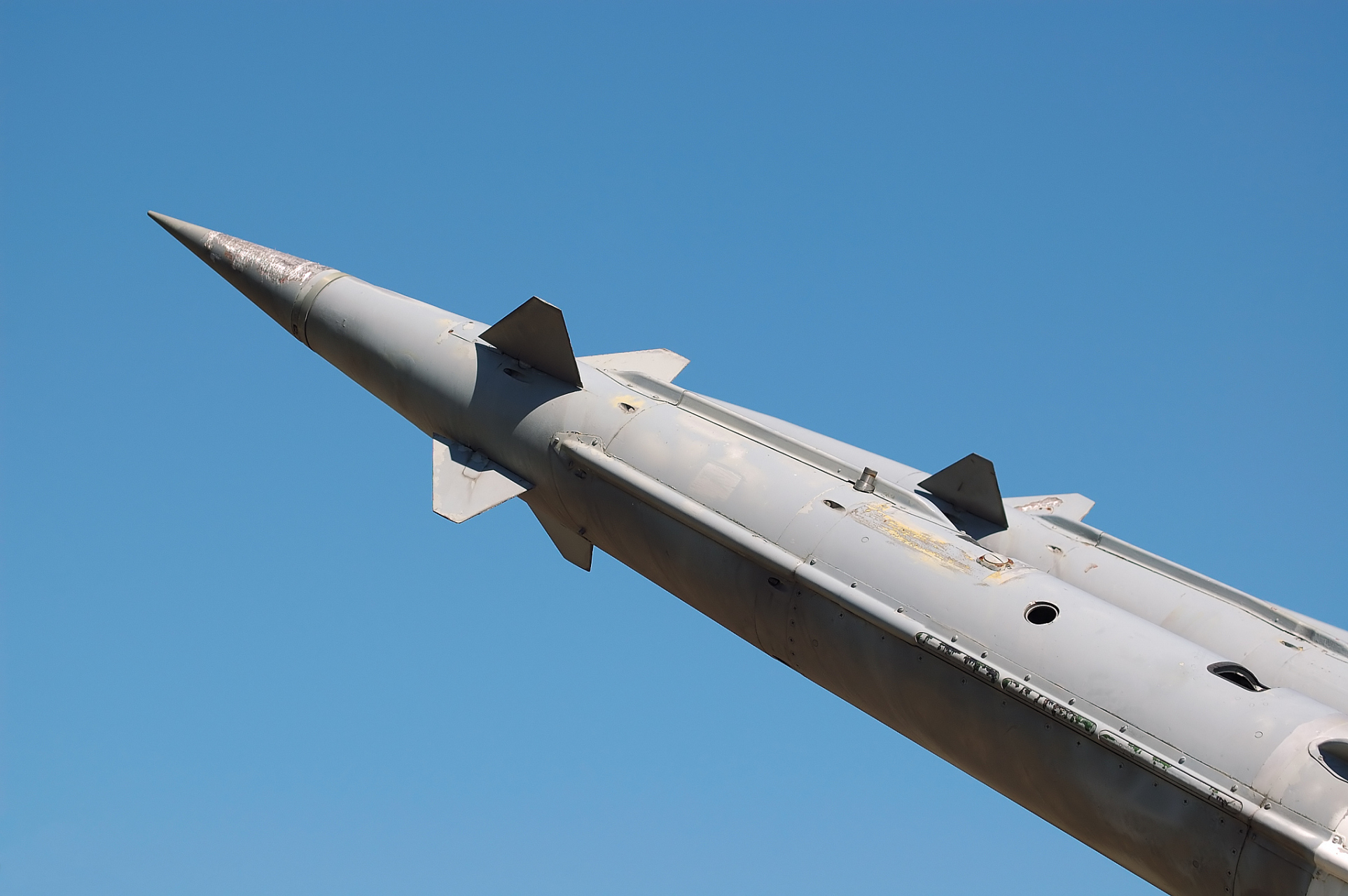 伊朗对外展示高超音速导弹,最大速度15马赫,技术从哪里来的?