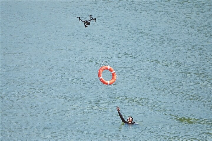 中阳县水域搜救综合演练在陈家湾水库举行