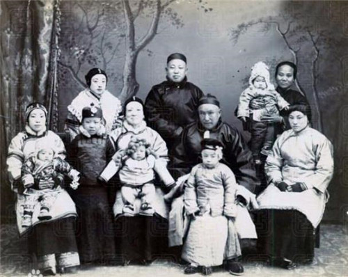 张宗昌姨太太罕见旧照:白俄5姐妹颜值出众,写的诗让人眼前一亮