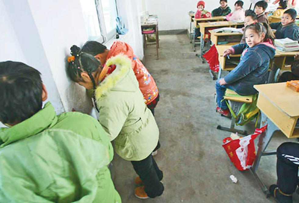 急于刷出存在感的学生家长们,从教师体罚入手,或许正在养蛊成患