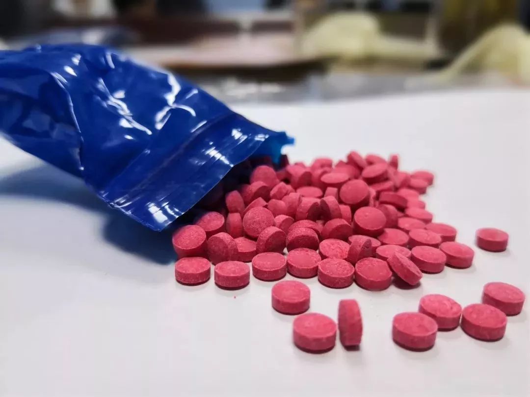 涉毒艺人欲复出:牺牲的缉毒警察却无法复活!