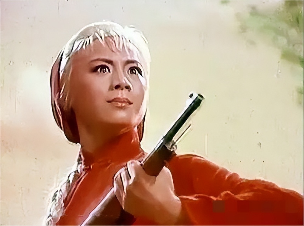 一代偶像石钟琴:演《白毛女》红极一时,丈夫离世后她怎样了?