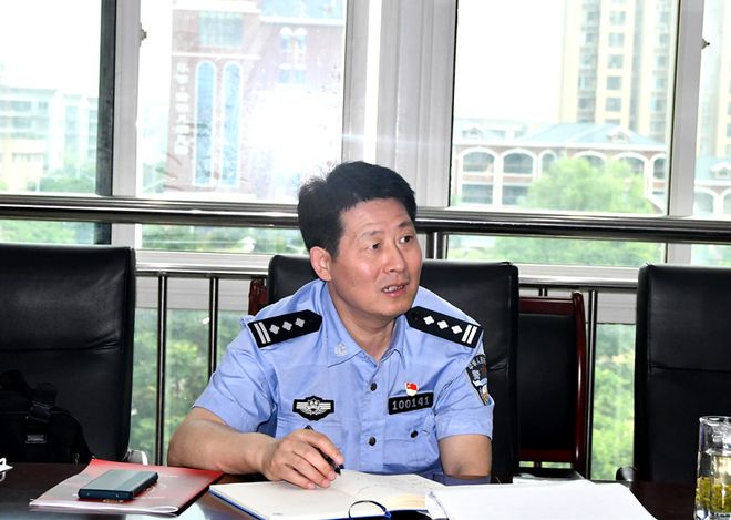 常德公安交警支队政委张红均到直属四大队调研指导工作