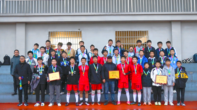 岳阳市春雷学校学子燃爆汨罗市第52届市运会运动场