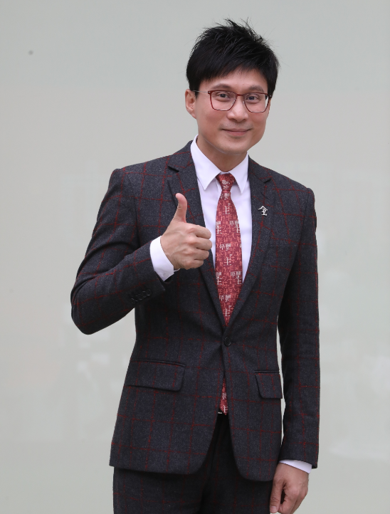 20年前广东珠江台最红的主持人,任永全做了处长,伍燕做了总监