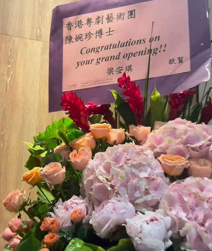 何氏家族二房三房四房齐聚!何超琼与梁安琪互让c位,陈婉珍缺席