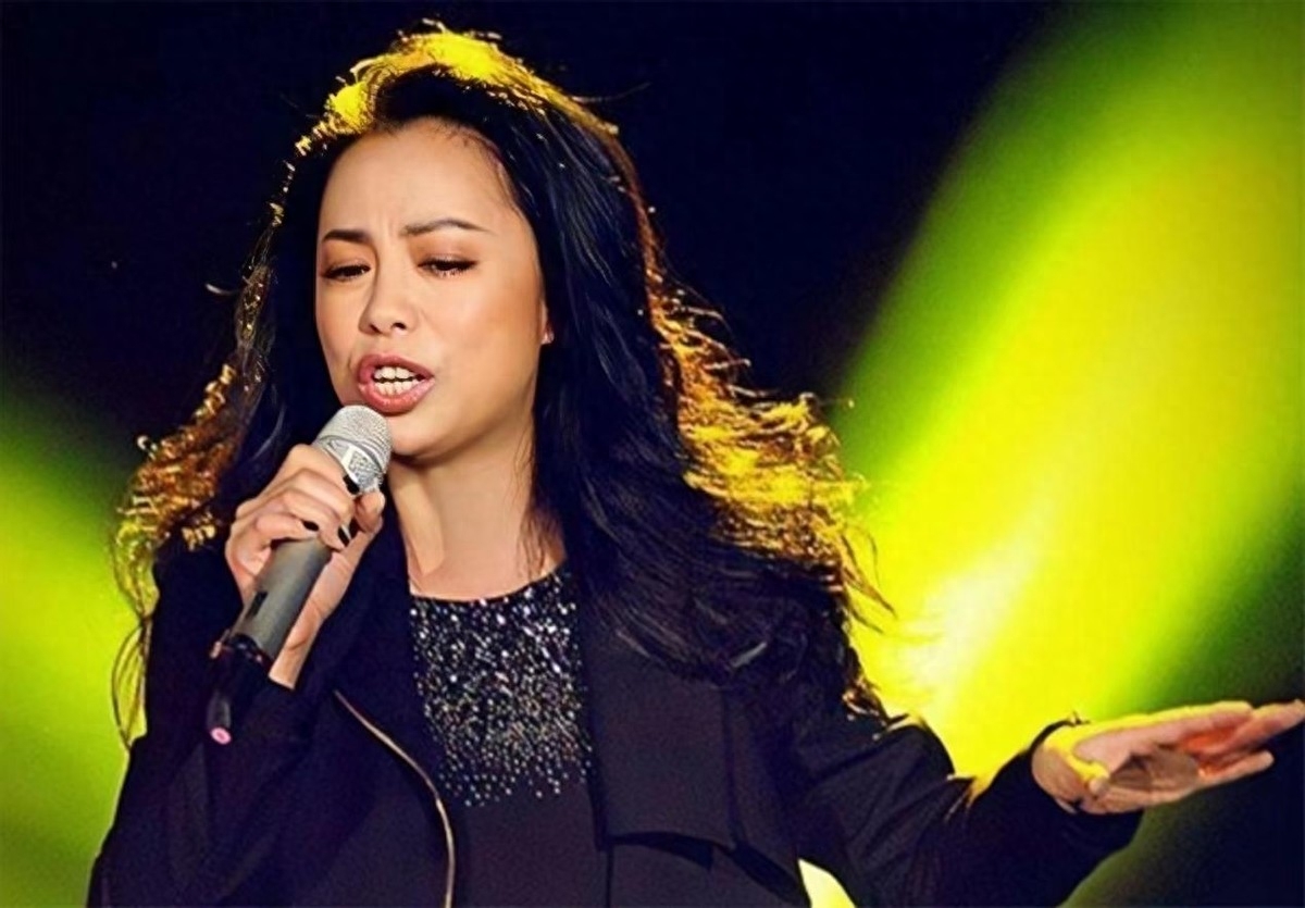 2013年《我是歌手》的舞台是黄绮珊蜕变的开始.