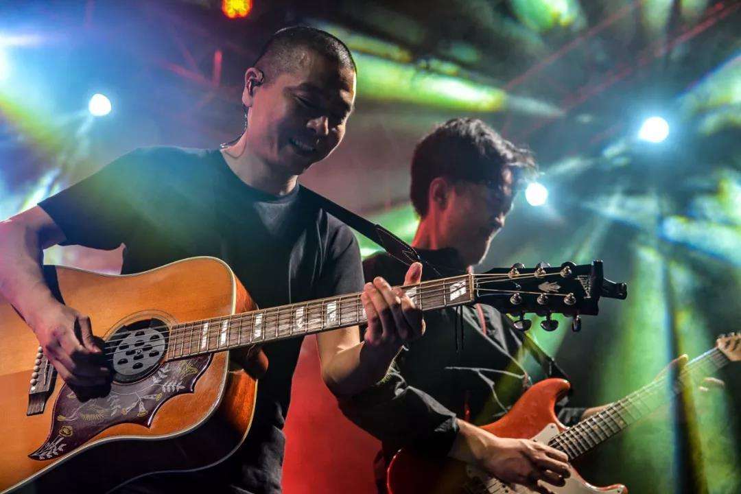 交个女朋友,还是养条狗?国内民谣乐队top10!