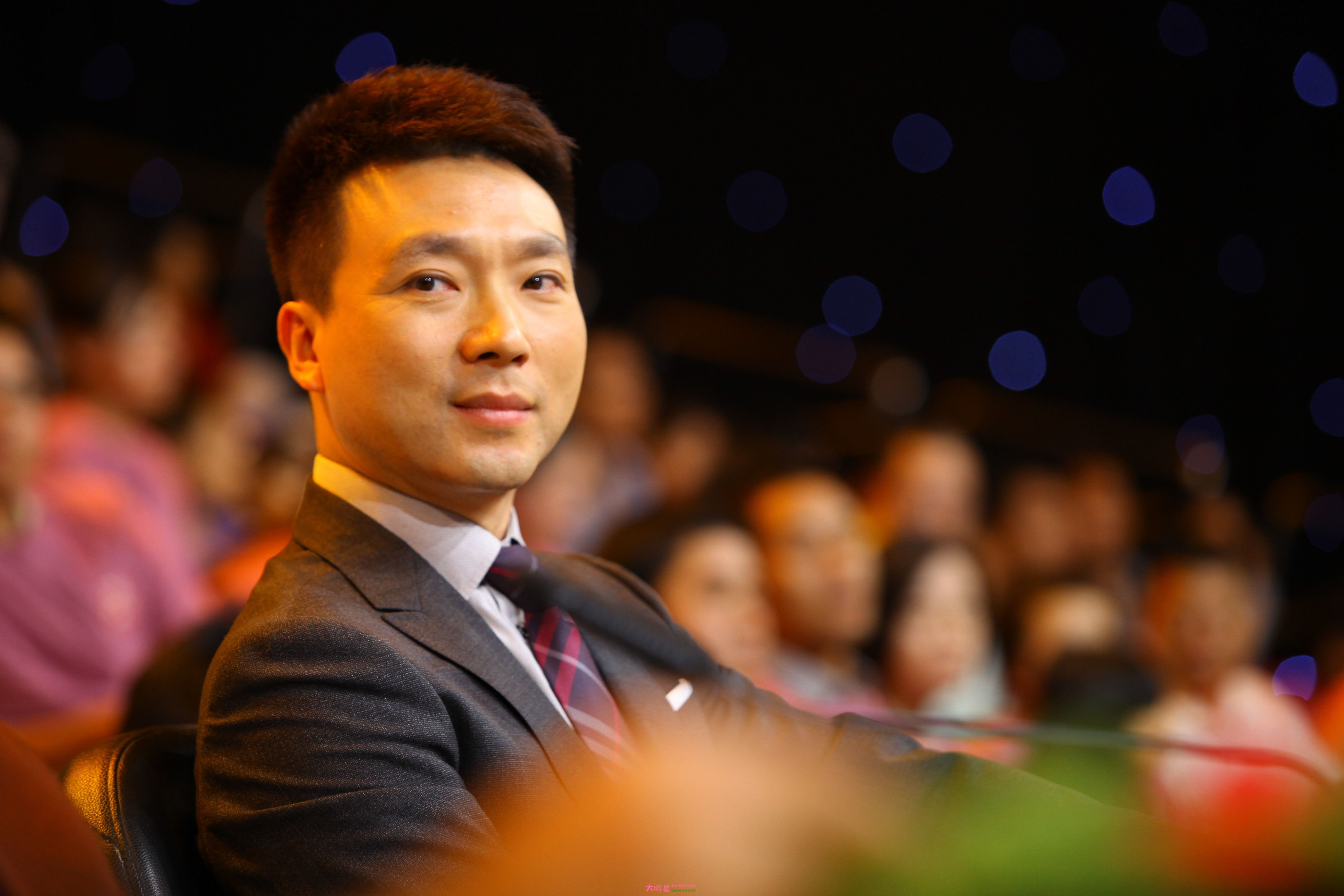 回顾:央视主持人大洗牌!超24人被除名,尼格买提被除名是迟早的事?