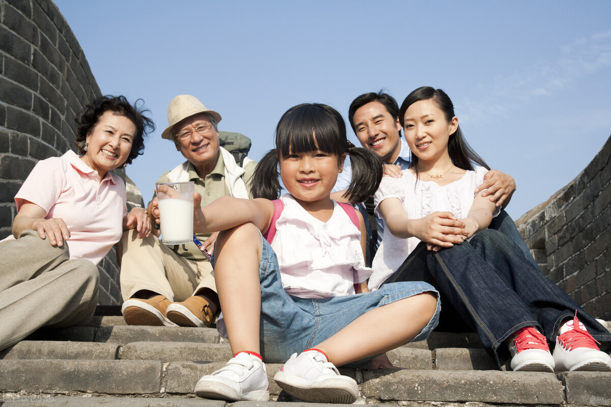 "带亲孙"好还是带"外孙"好?听听三位过来人的话,儿女要反思
