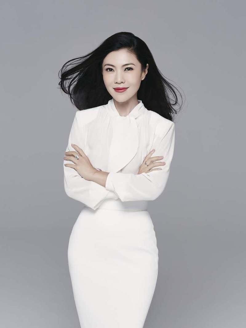 "高级交际花"苏芒:一双玉臂万人枕,为挤入上流社会不择手段