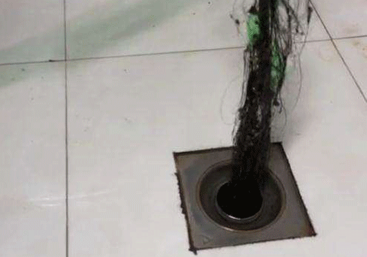 下水道堵了切记别用热水冲教你正确的方法管道疏通无异味