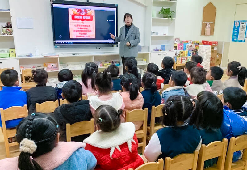 四川嶽池:東城明珠幼兒園開展2023年雷鋒日主題教育活動