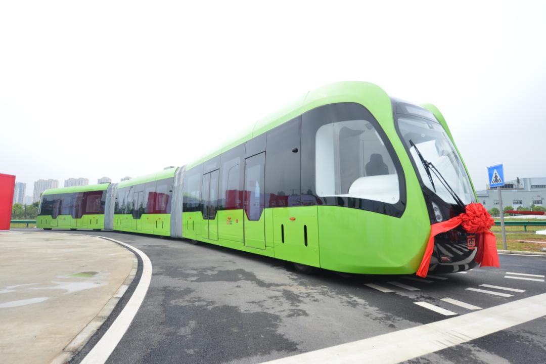 宜宾智轨载客运营一周年成绩亮眼