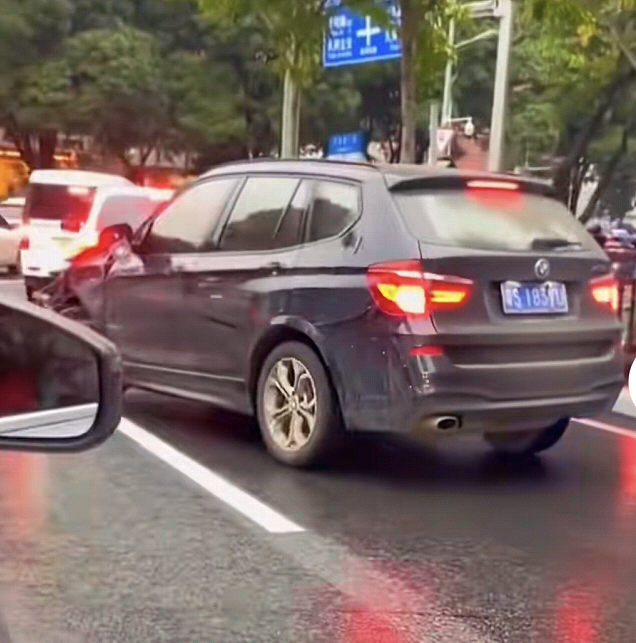 广州宝马撞人 baijiahao.baidu.com