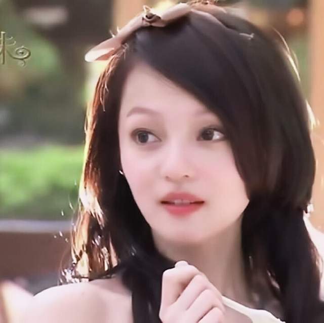 6位长得像"洋娃娃"的女星:眼睛大脸蛋小,不是混血也精致俏丽