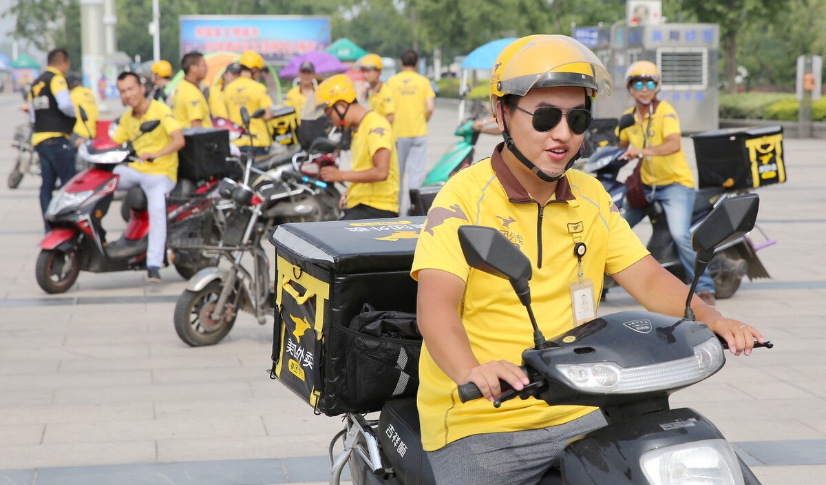 将近30万硕士和本科生送外卖,高学历人才的选择,网友表示看不懂