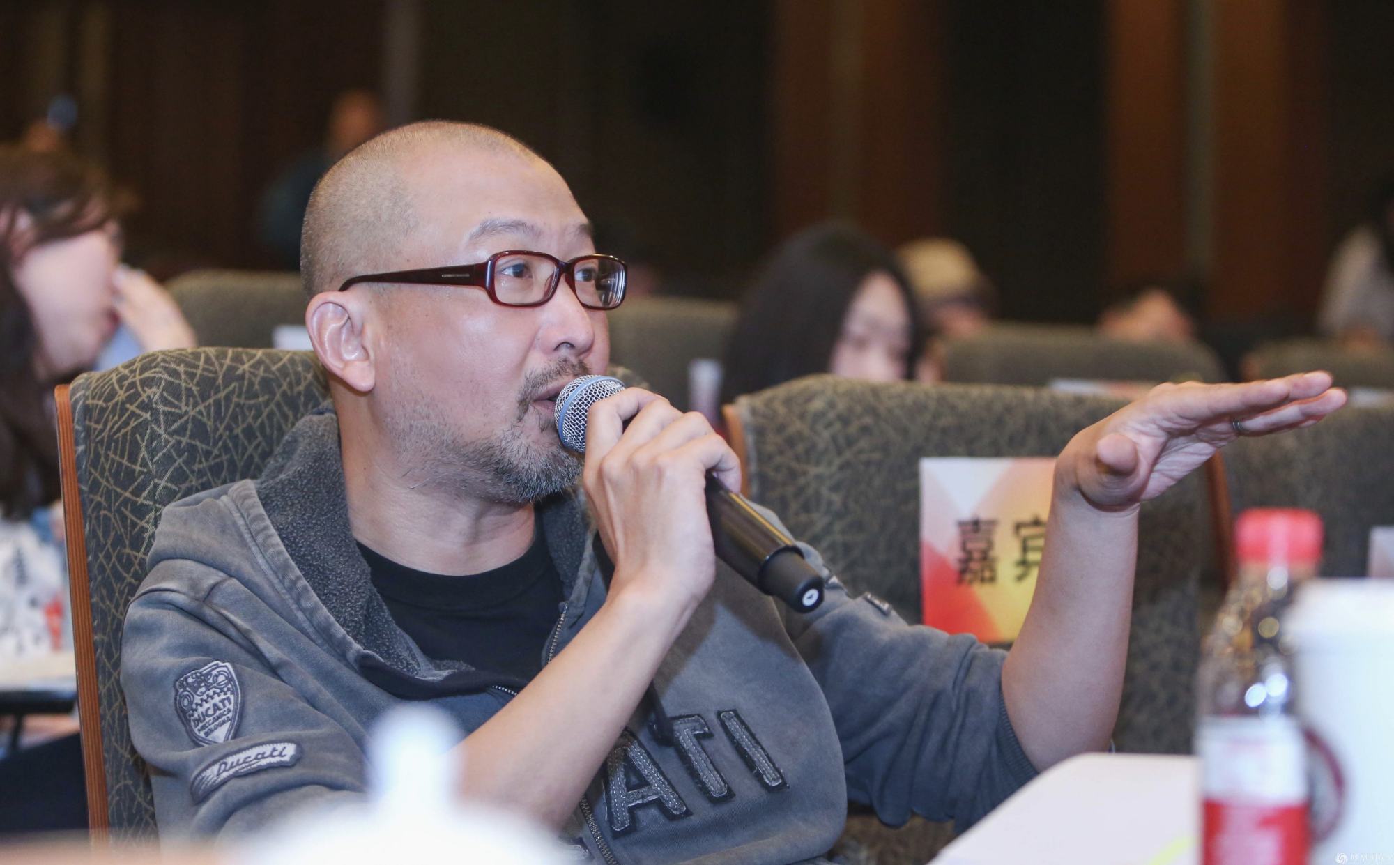 管虎早期三部连续剧 年纪轻轻就有国际大导演的风范
