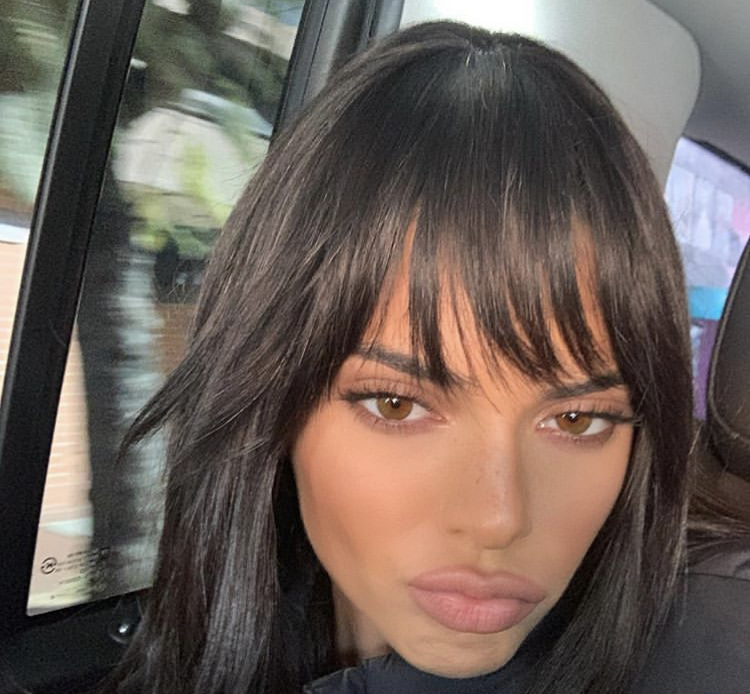 到底是什么不明pose,让卡戴珊被jennie的粉丝喷成筛子?