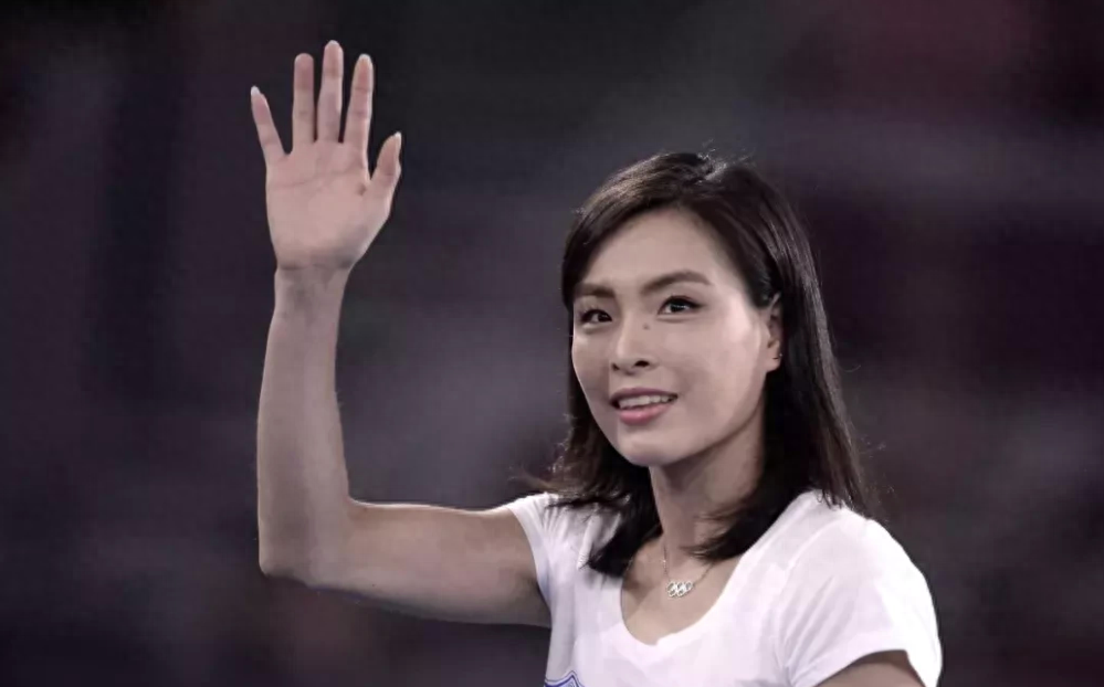 回顾跳水皇后吴敏霞31岁退役不嫁豪门嫁爱情老公颜值超高