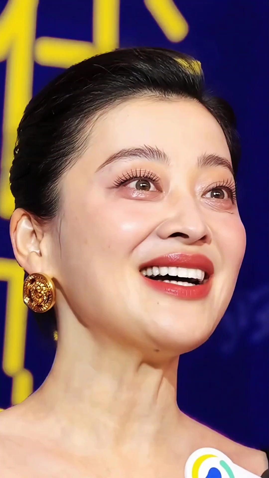 "梅婷,原相机怼脸直拍,侧颜也很美!