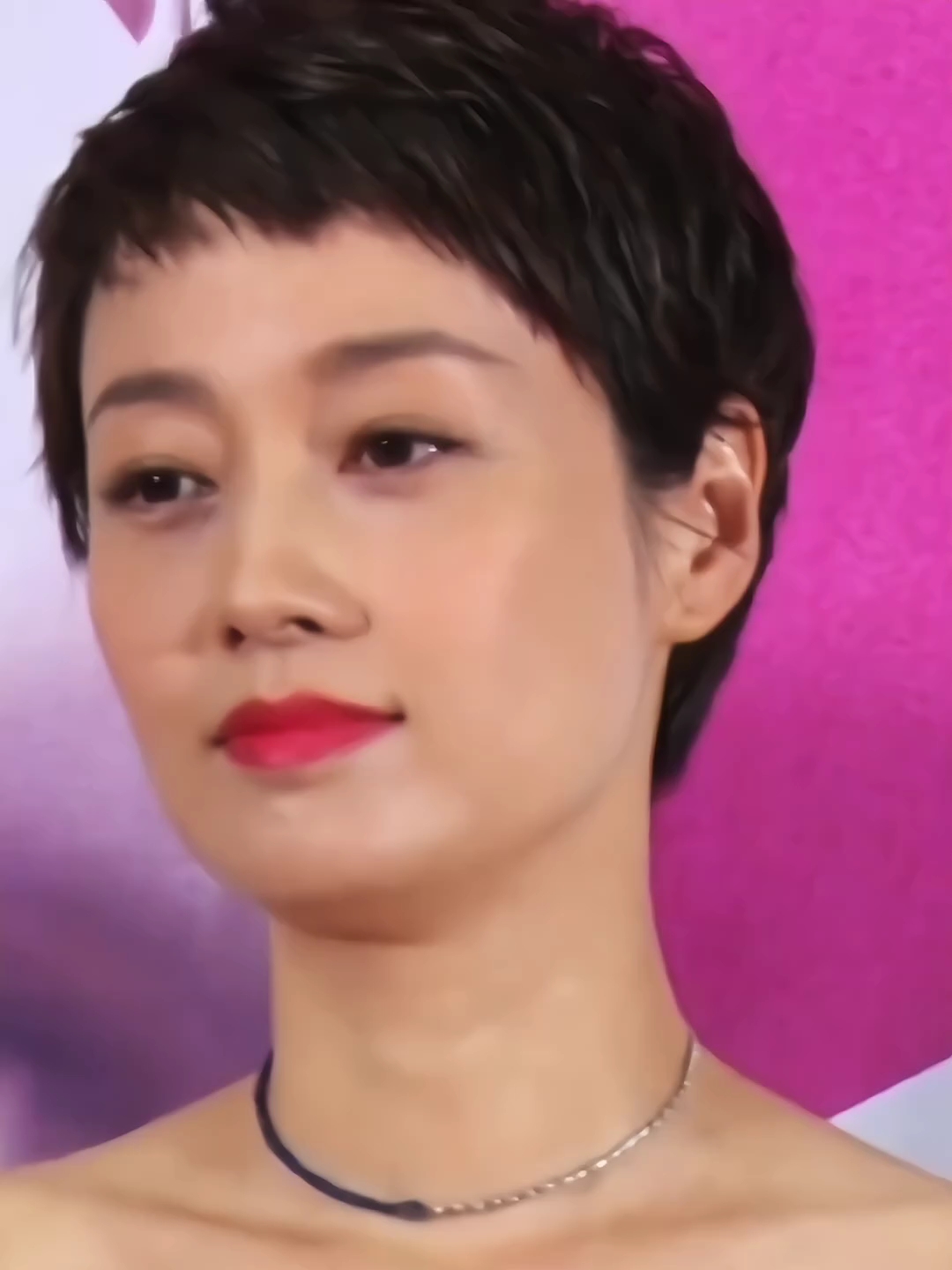 内娱的短发女神马伊俐,短发造型清爽干练,别有韵味!