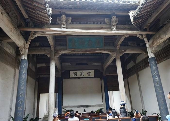 1921年,国军少将吕芋农建了一座400亩庄园,花费7年时间