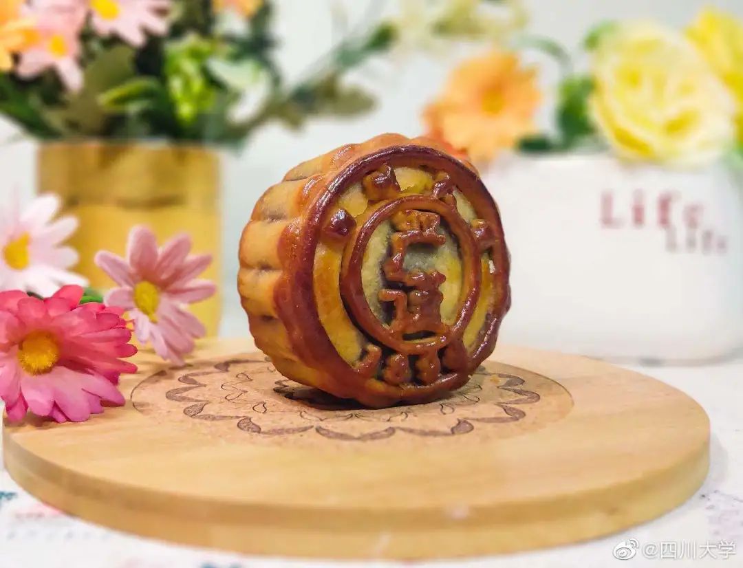 热点|复旦大学推出十一仁月饼，网友：吃起来会不会窜味？