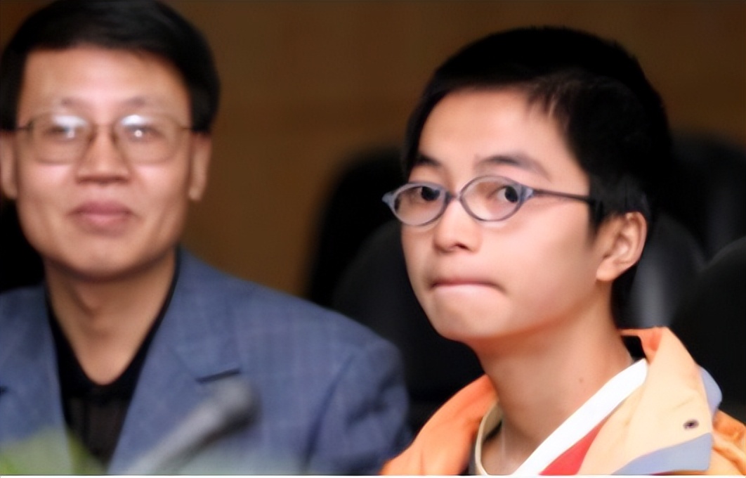 14岁熊孩子徒手扒飞机,万里高空飞行90分钟,竟奇迹生还!