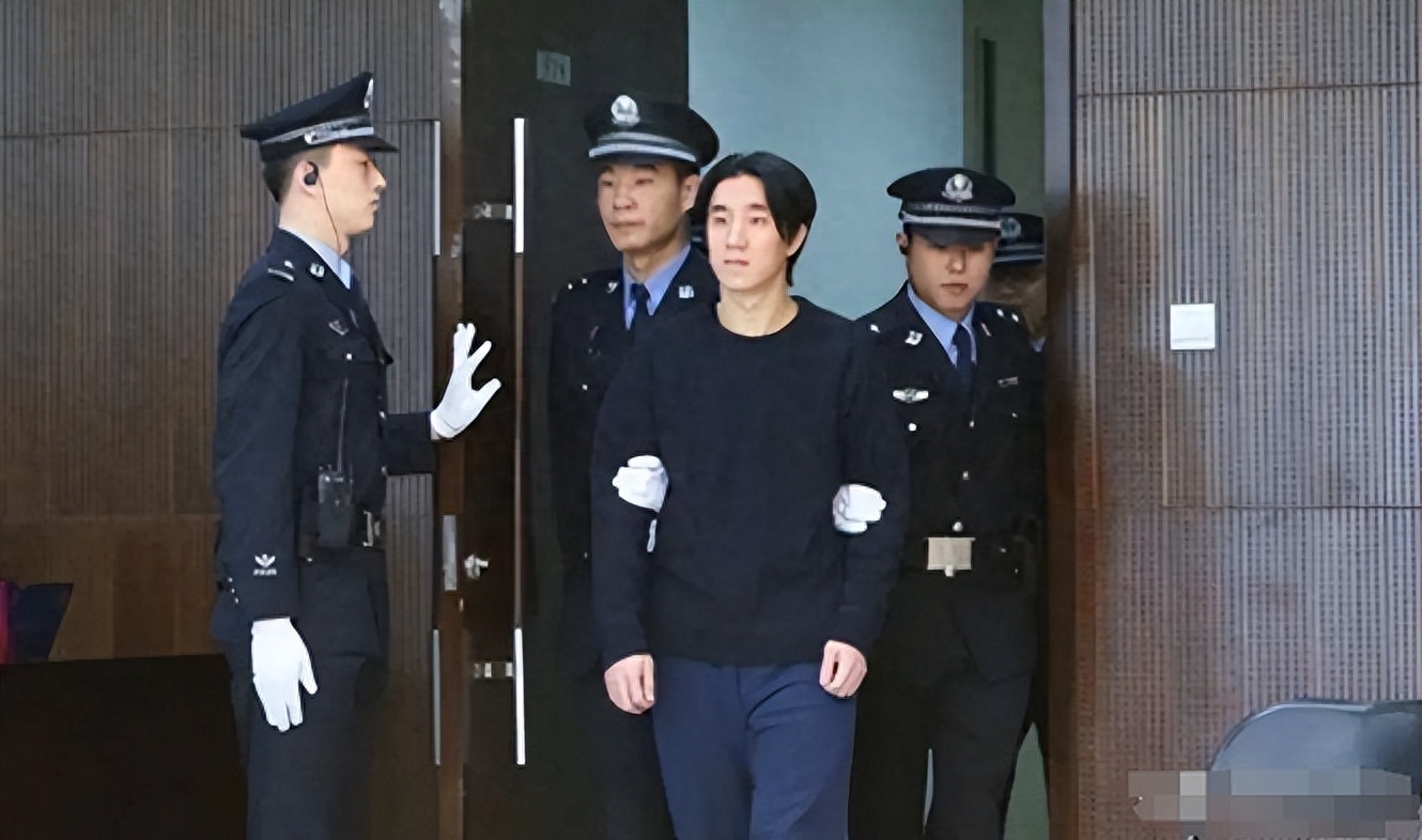 回顾明星狱中生活没隐私没尊严没有任何优待无聊到养蜘蛛解闷