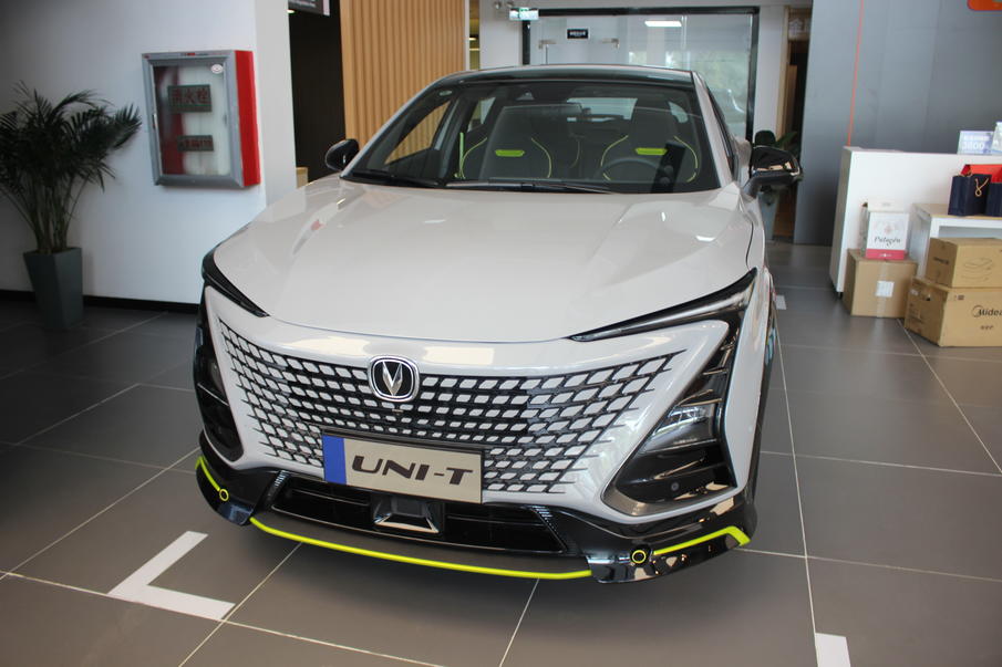 这颜值哪个年轻人看了能不喜欢?2022款长安uni-t运动版实车图